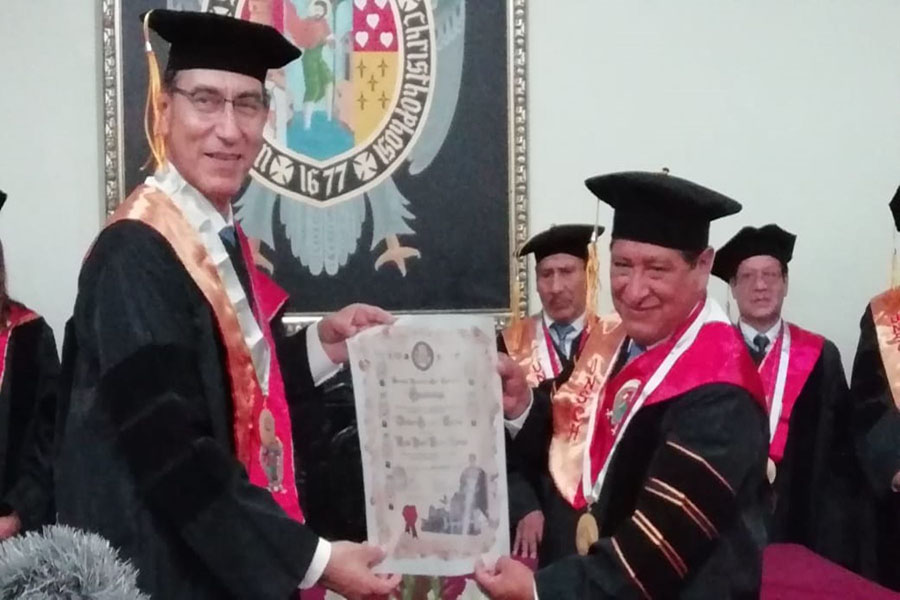 Universidad de Huamanga otorga título "honoris causa" a presidente Vizcarra                                                                           